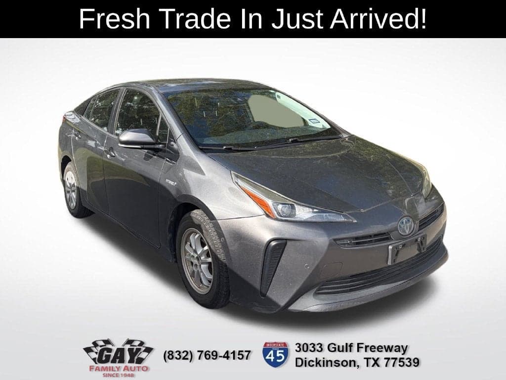 2020 Toyota Prius LE — photo 1 of 5