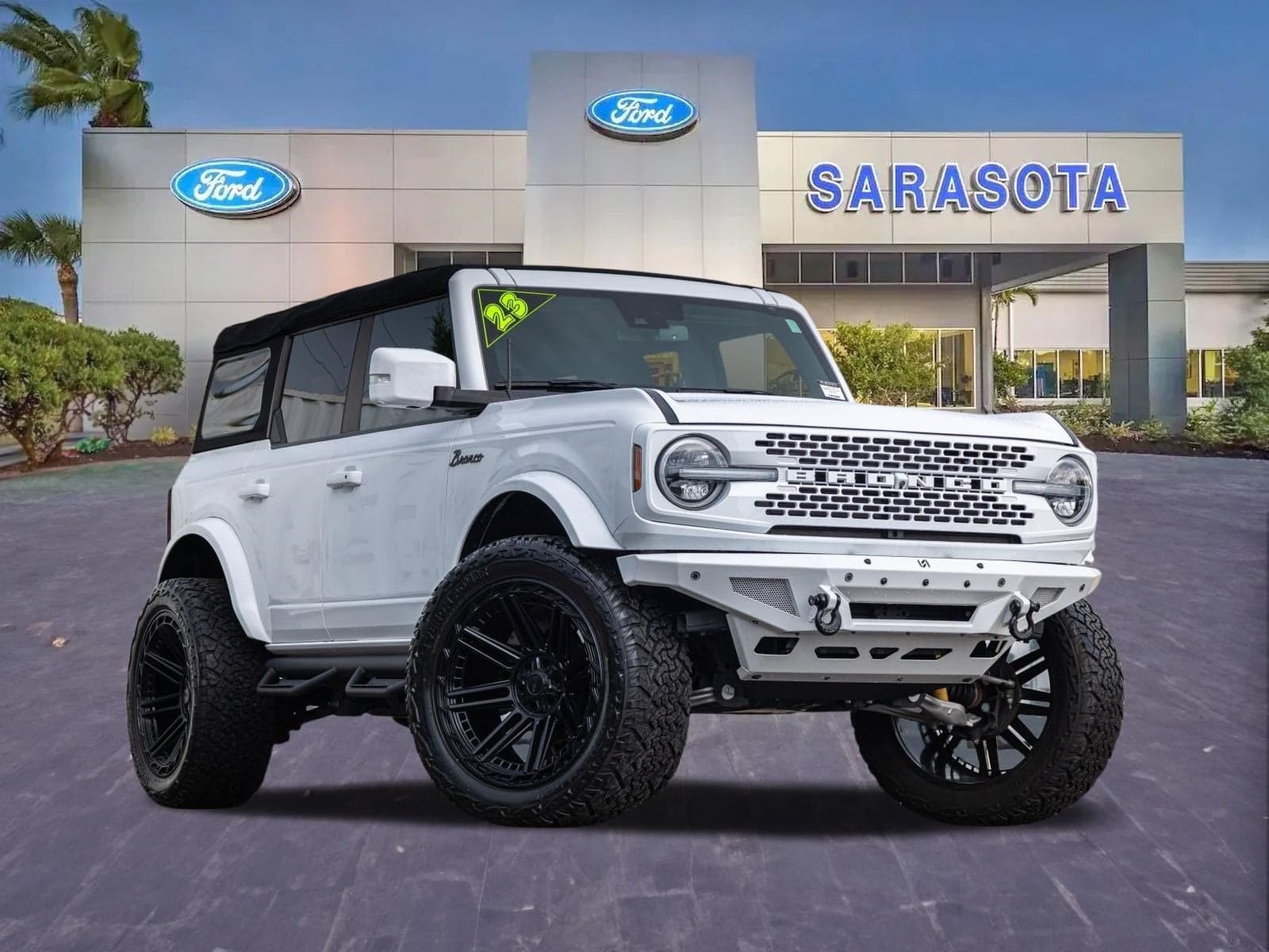 2023 Ford Bronco Badlands — photo 1 of 5