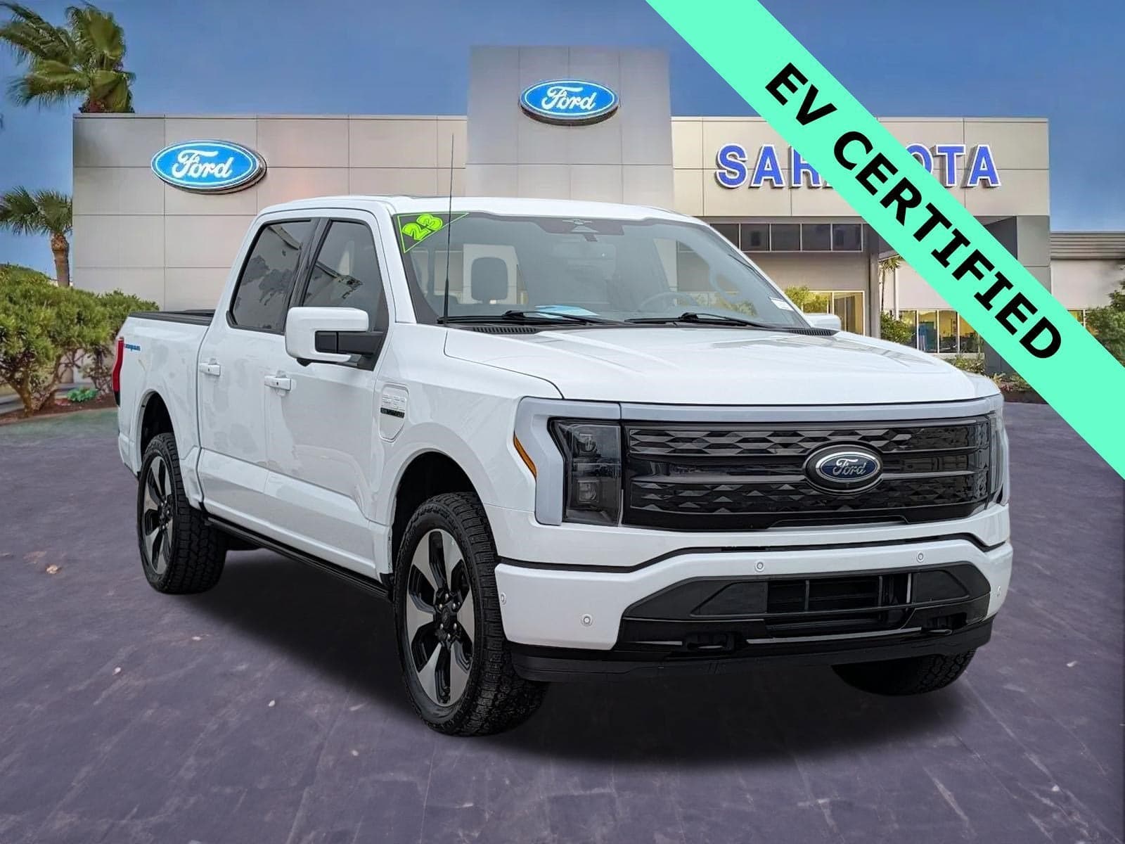 2023 Ford F-150 Lightning Platinum — photo 1 of 4