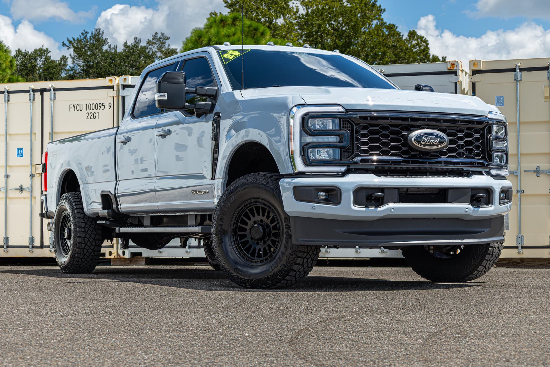 2025 Ford Super Duty F-250 SRW LARIAT — photo 1 of 60