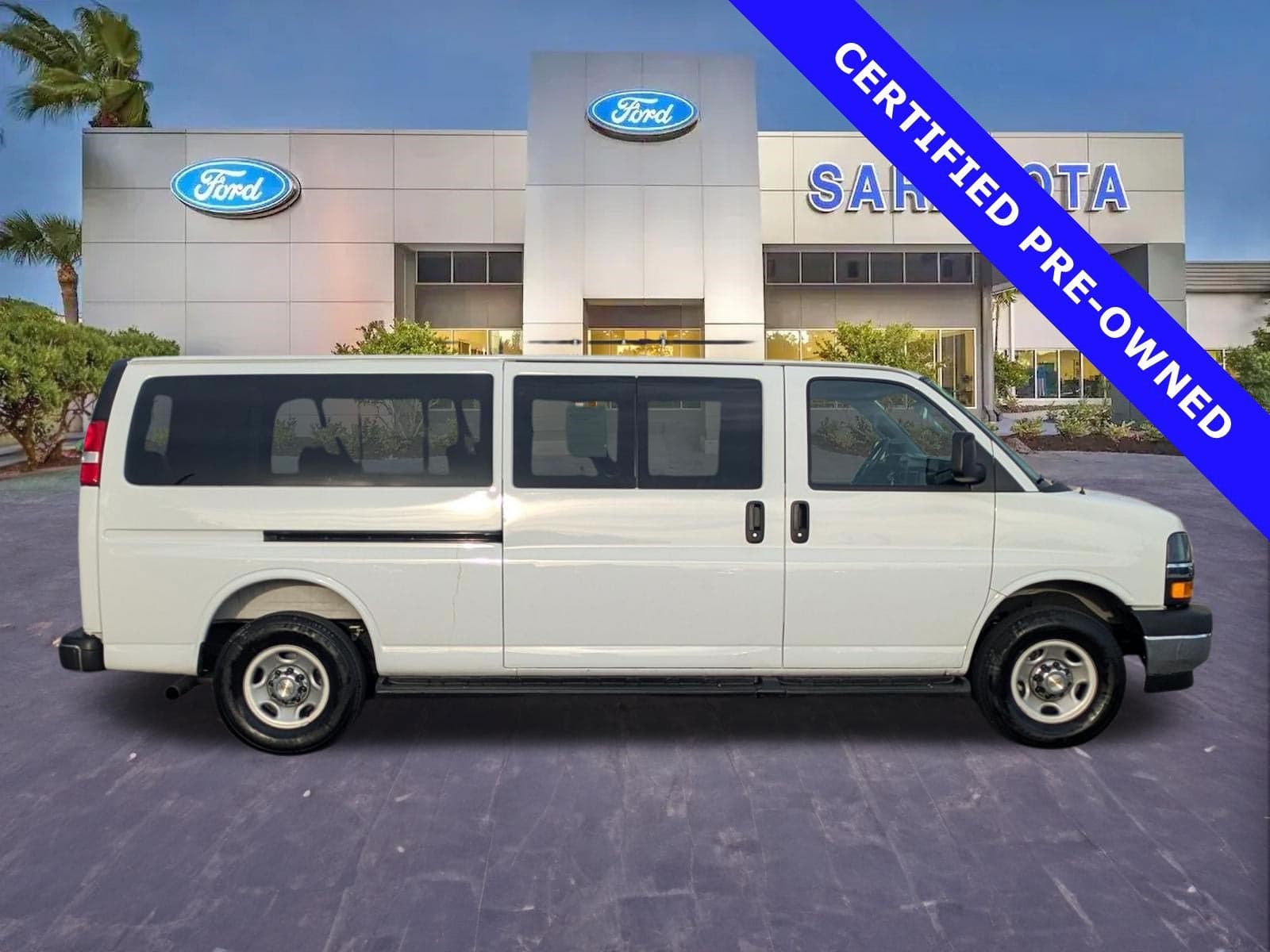 2025 Chevrolet Express Passenger LT — photo 1 of 31