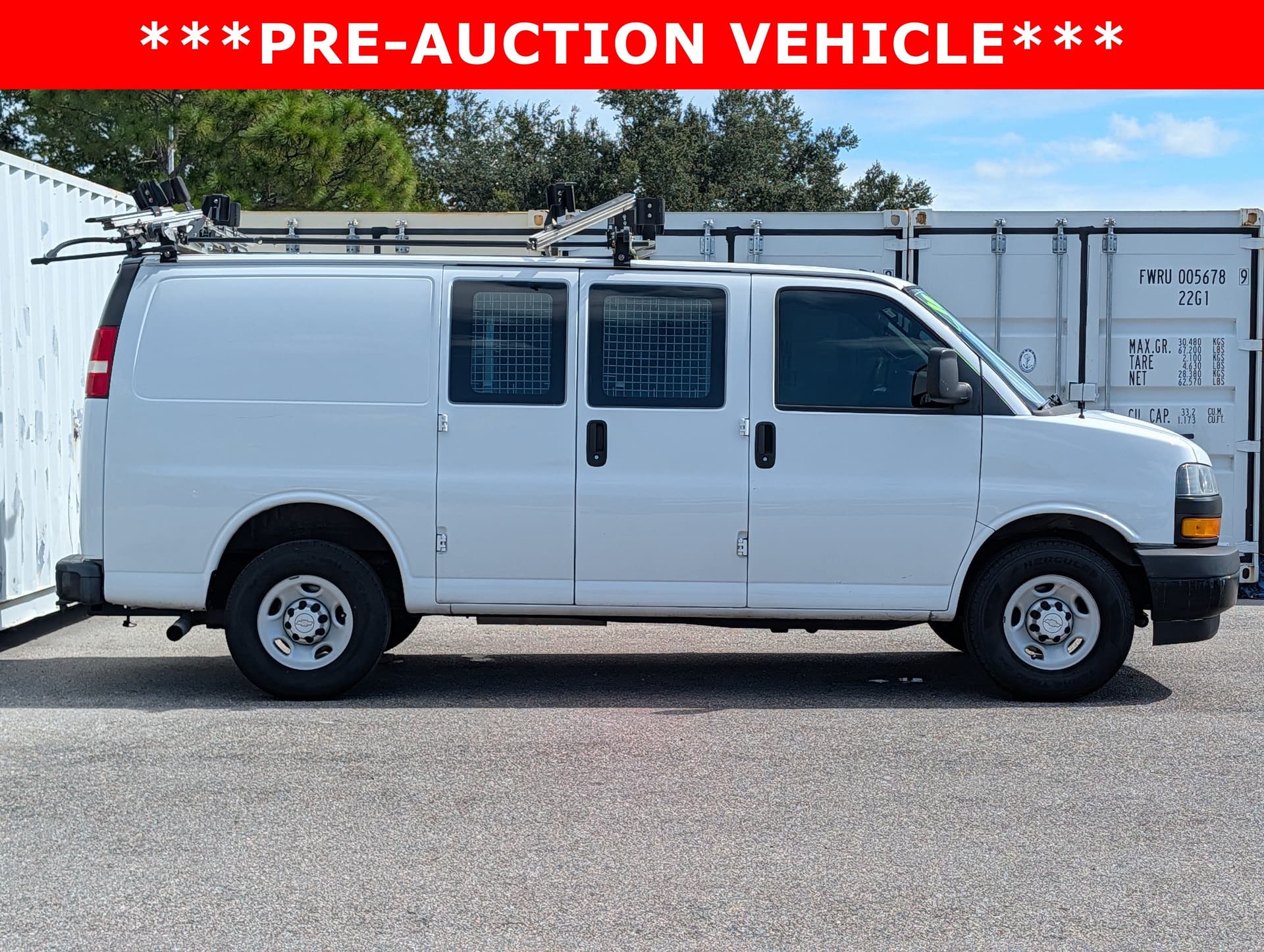 2018 Chevrolet Express Cargo Van Base — photo 1 of 5
