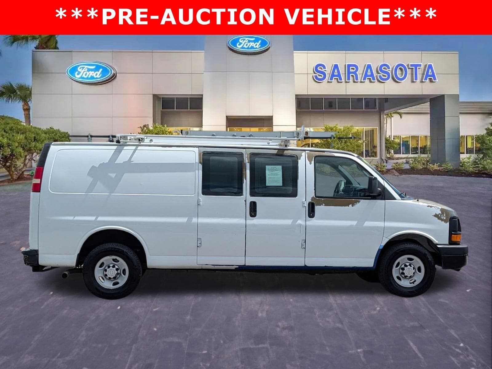 2013 Chevrolet Express Cargo Van Base — photo 1 of 28