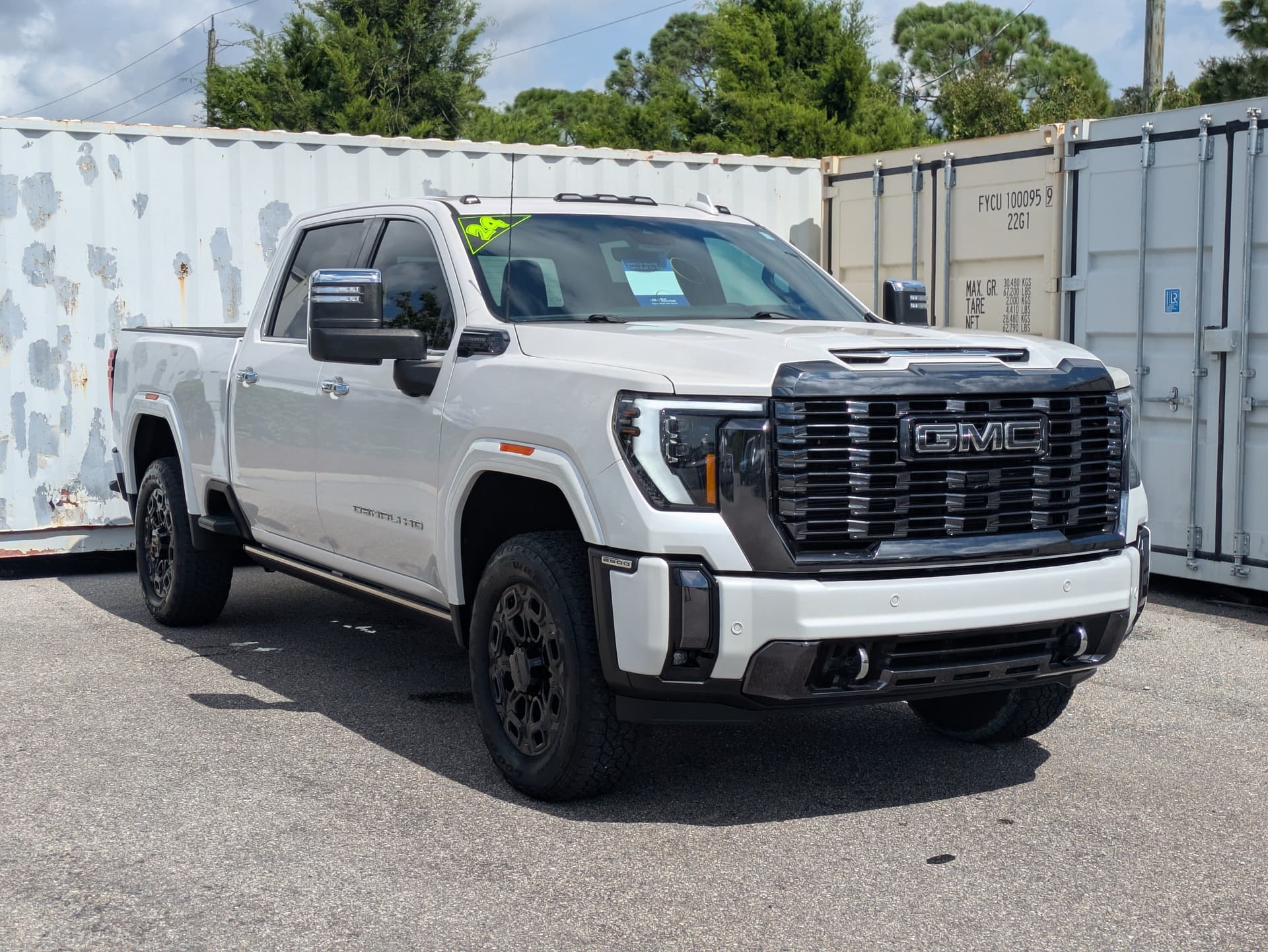 2024 GMC Sierra 2500HD Denali Ultimate — photo 1 of 5