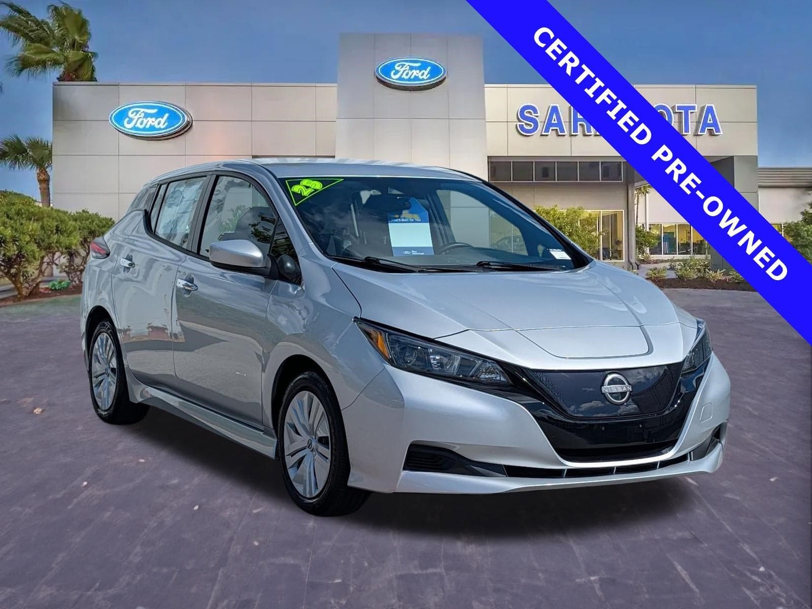 2025 Nissan LEAF S — photo 1 of 5