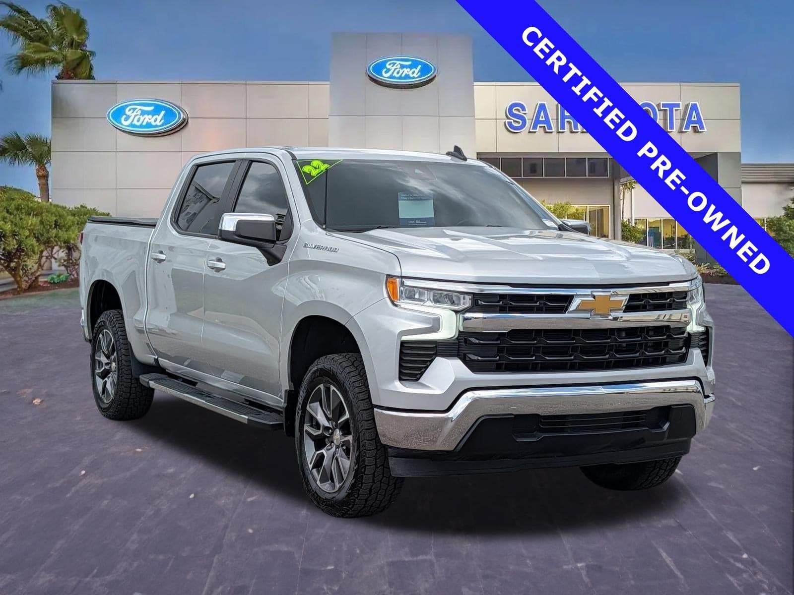 2022 Chevrolet Silverado 1500 LT — photo 1 of 37