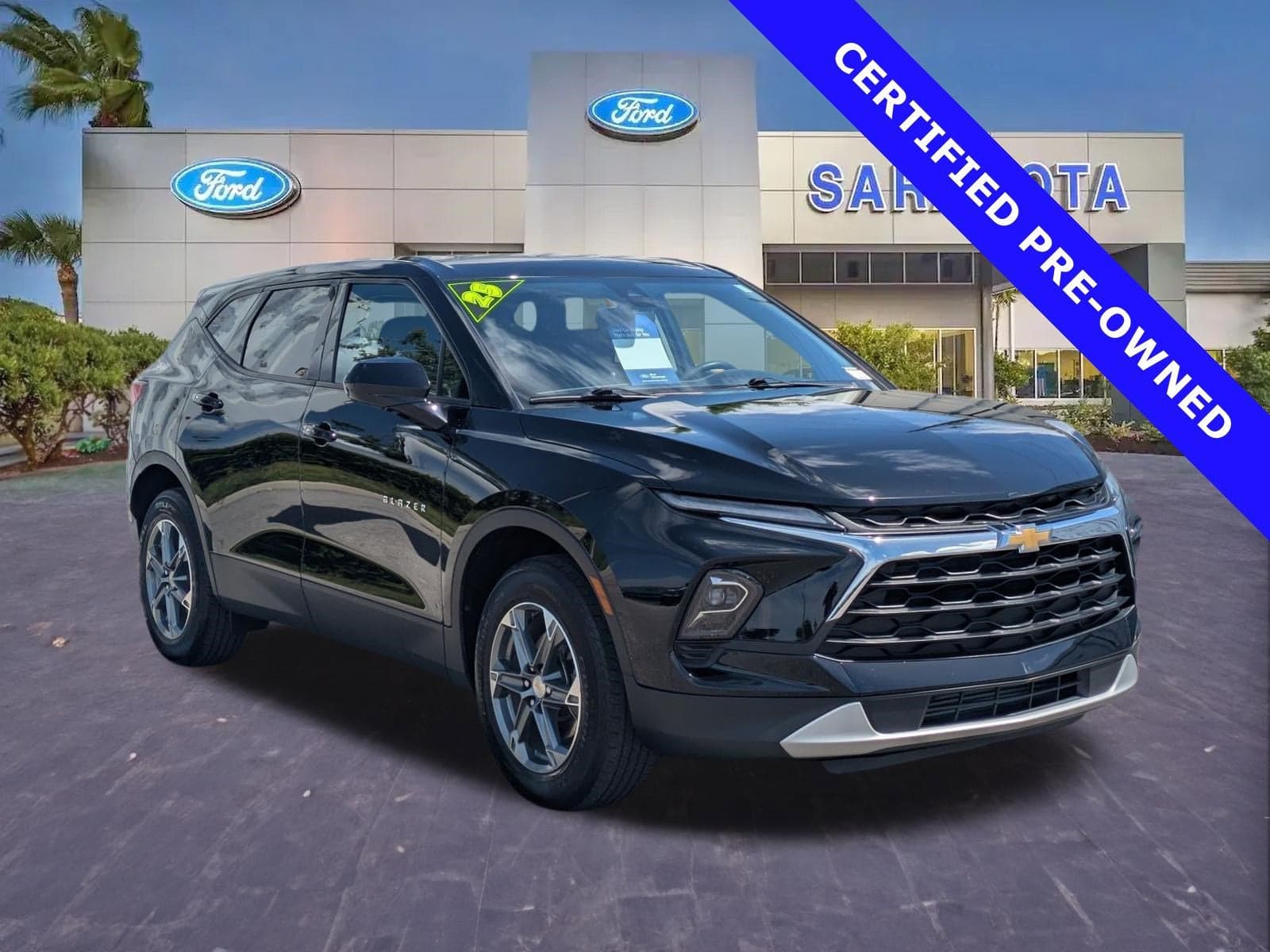 2025 Chevrolet Blazer LT — photo 1 of 35