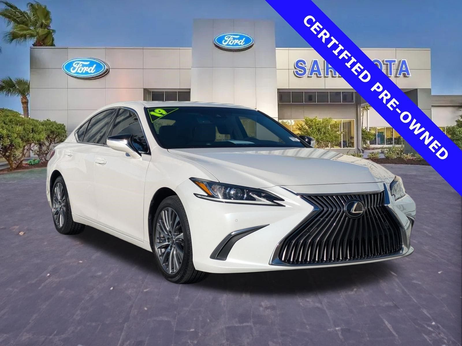 2019 Lexus ES Base — photo 1 of 5