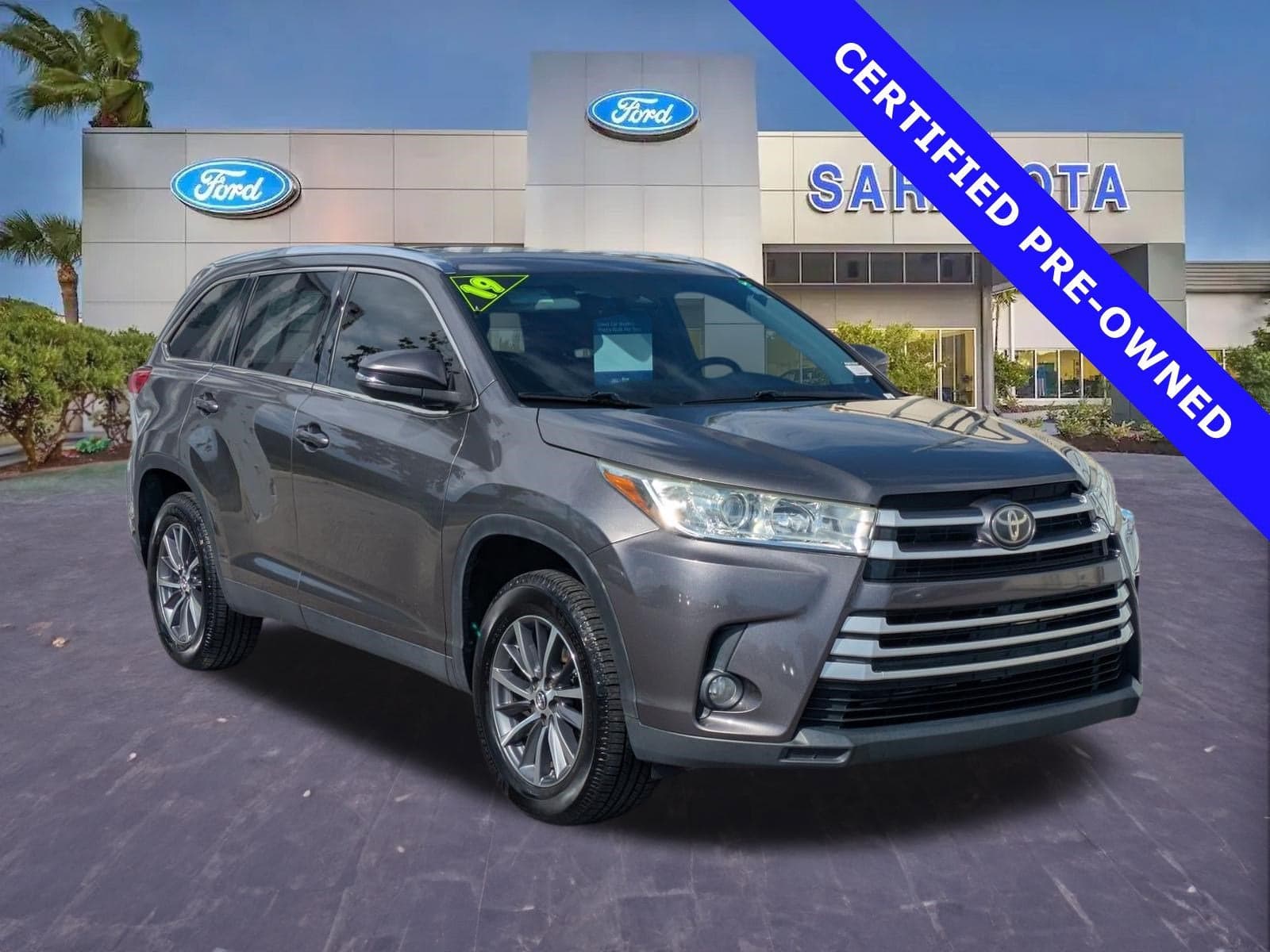 2019 Toyota Highlander XLE — photo 1 of 37