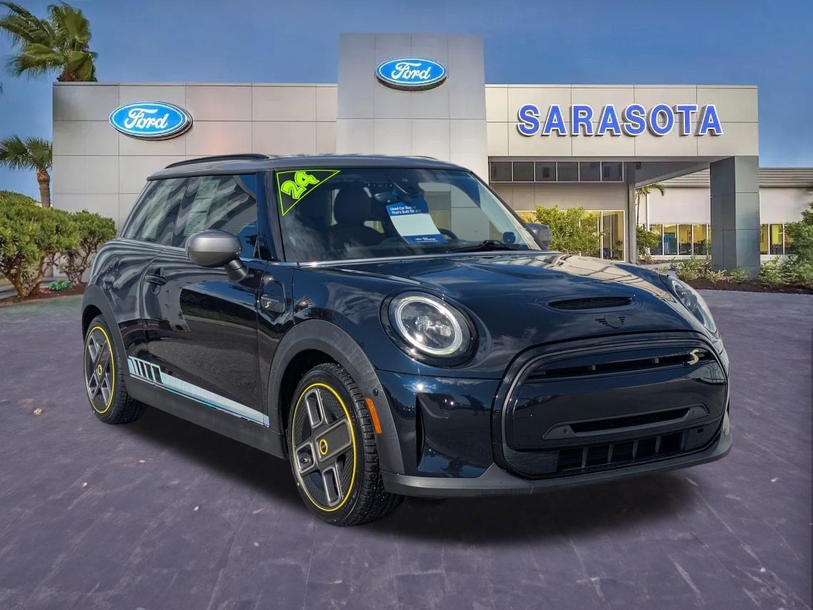 2024 Mini Hardtop 2 Door Cooper SE — photo 1 of 33