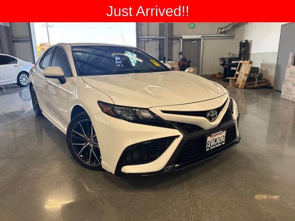 2021 Toyota Camry SE Nightshade — photo 1 of 16