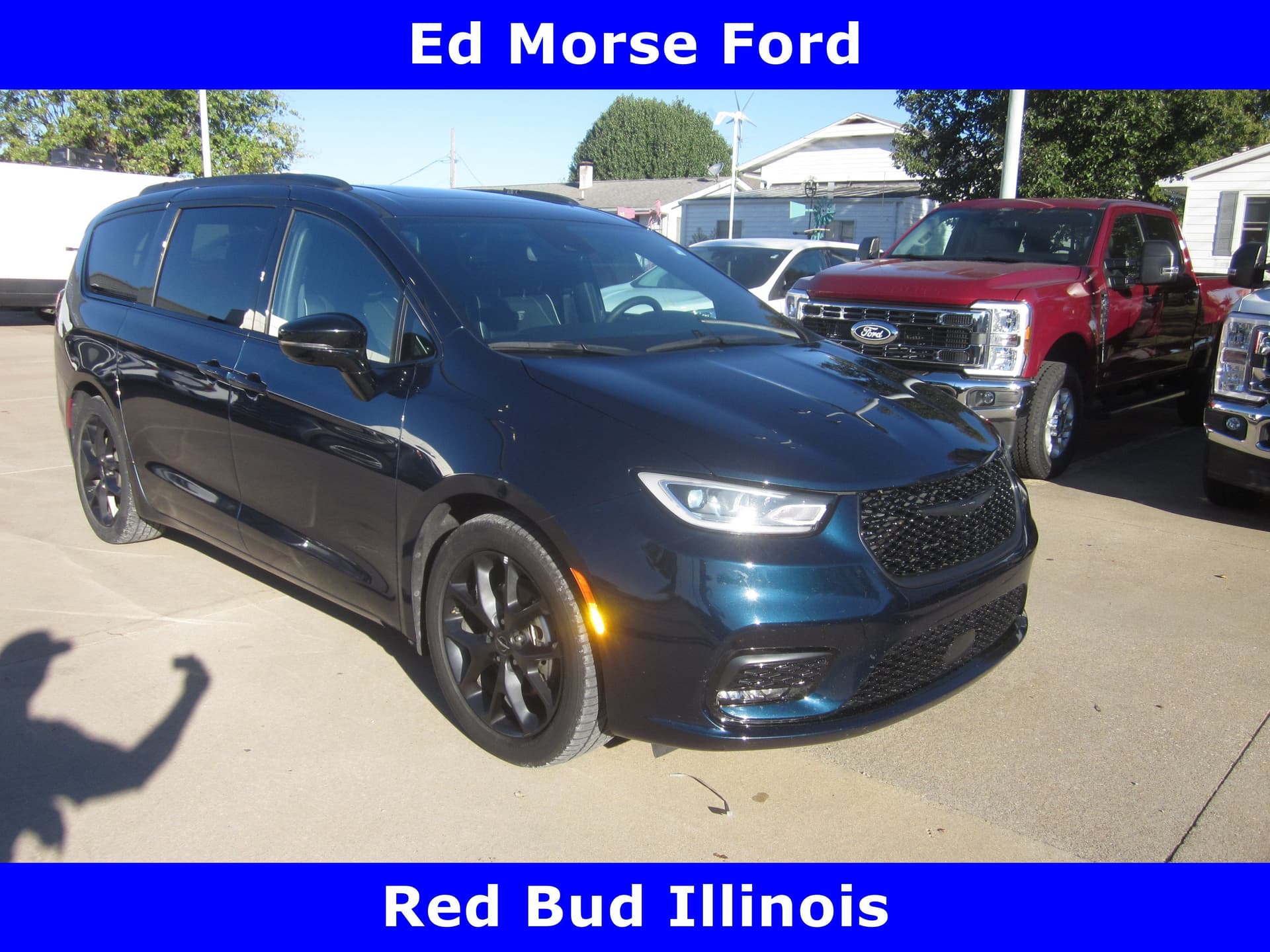 2025 Chrysler Pacifica Limited — photo 1 of 22