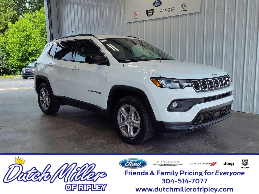 2024 Jeep Compass Latitude — photo 1 of 28