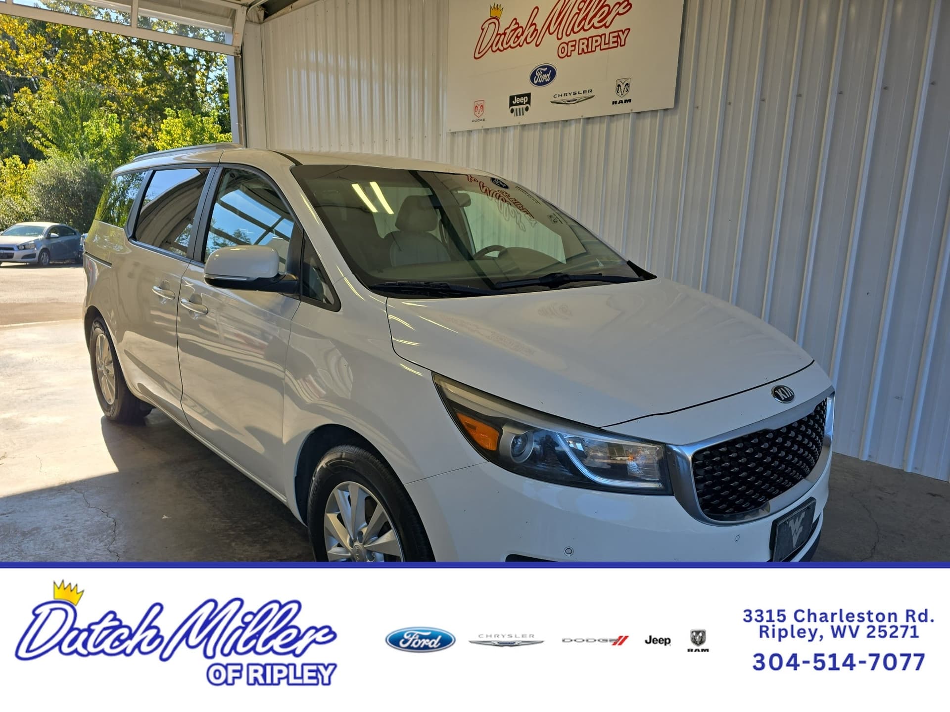 2017 Kia Sedona LX — photo 1 of 37
