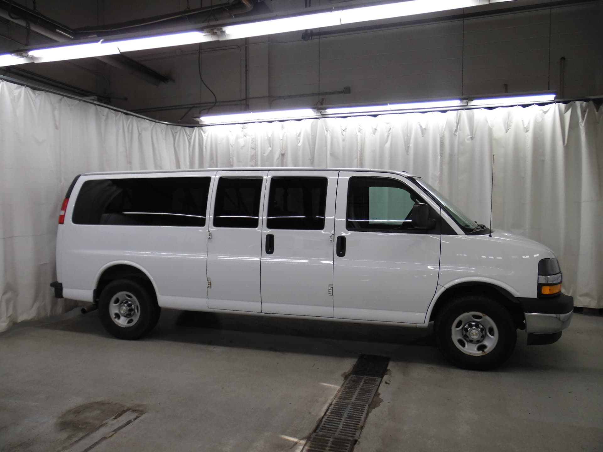2020 Chevrolet Express Passenger LT — photo 1 of 13