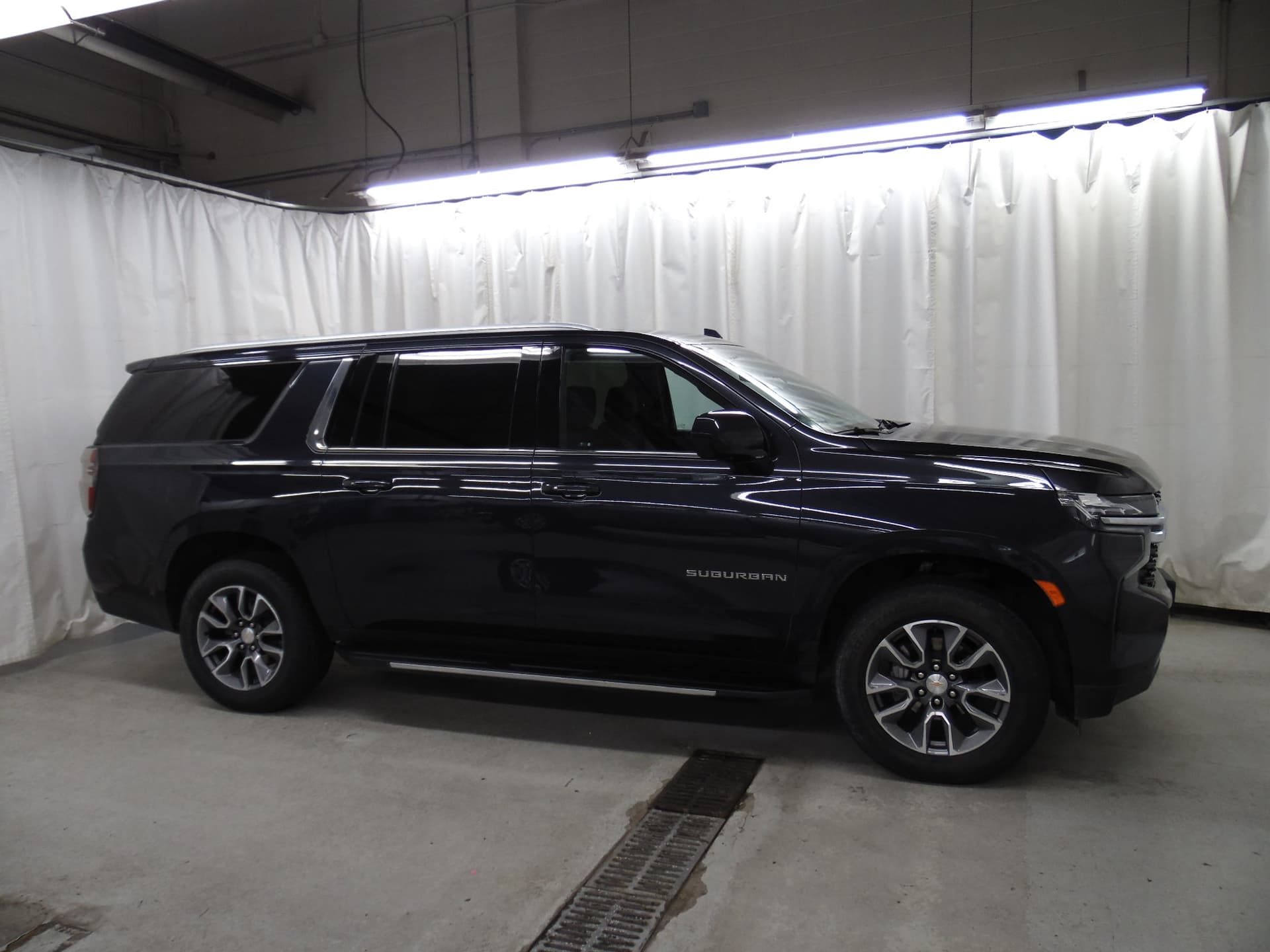2024 Chevrolet Suburban LS — photo 1 of 17