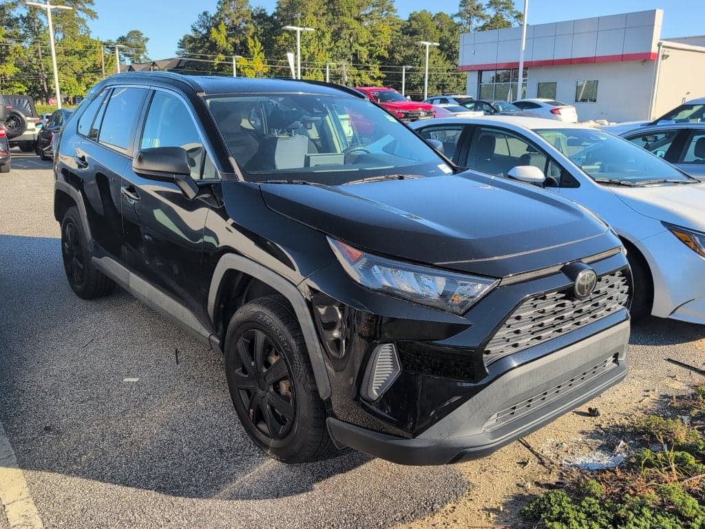 2019 Toyota RAV4 LE — photo 1 of 3