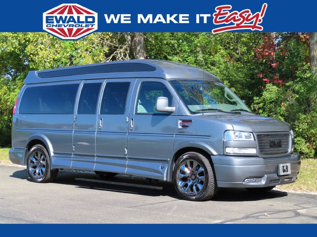 2024 GMC Savana Cargo Van Base — photo 1 of 41
