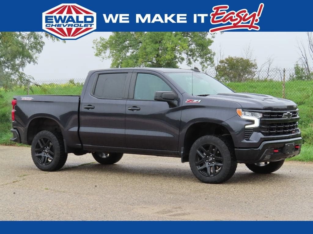 2024 Chevrolet Silverado 1500 LT Trail Boss — photo 1 of 10
