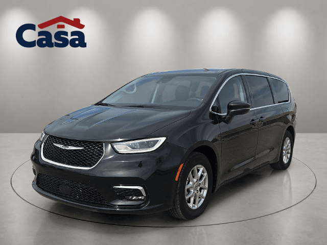 2023 Chrysler Pacifica Touring L — photo 1 of 5
