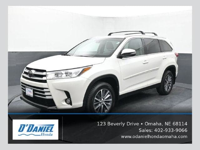 2019 Toyota Highlander XLE — photo 1 of 60