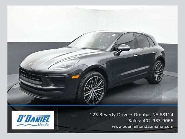 2023 Porsche Macan Base — photo 1 of 5