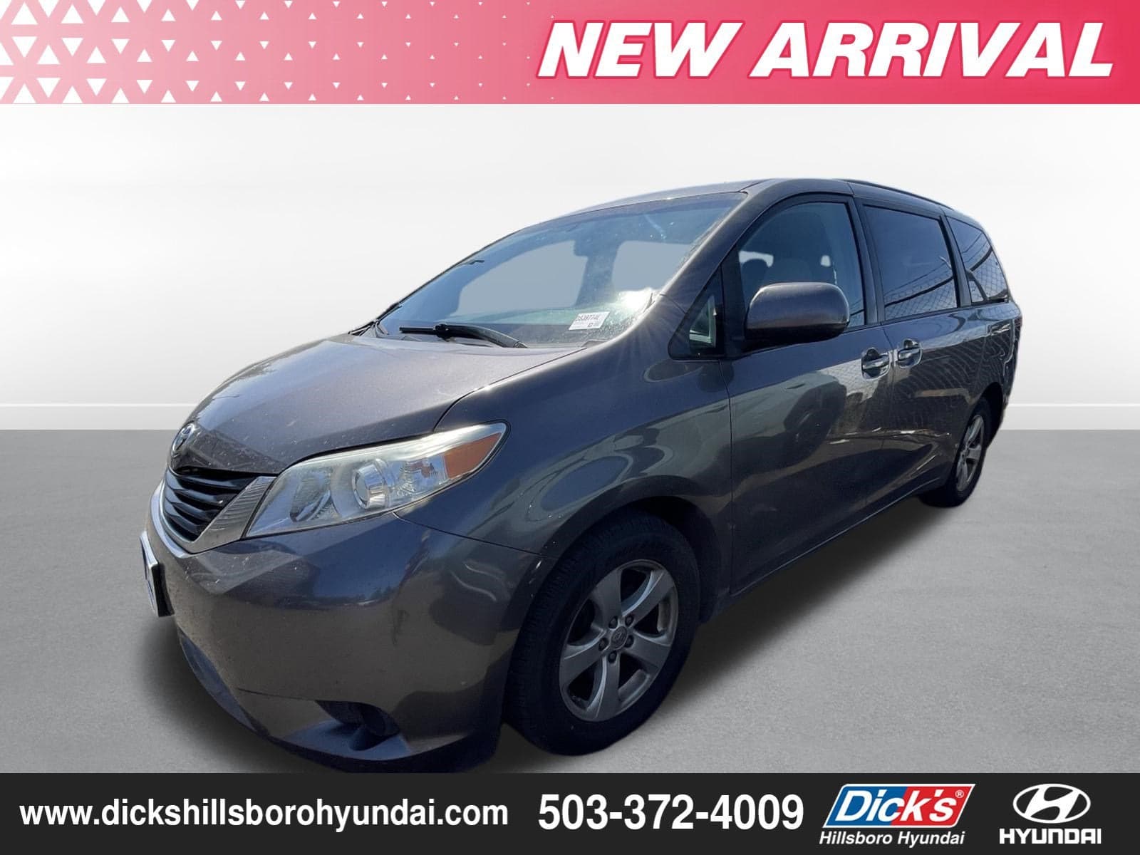 2013 Toyota Sienna LE AAS — photo 1 of 23