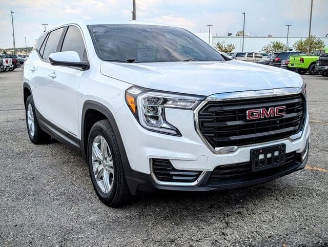 2024 GMC Terrain SLE — photo 1 of 6