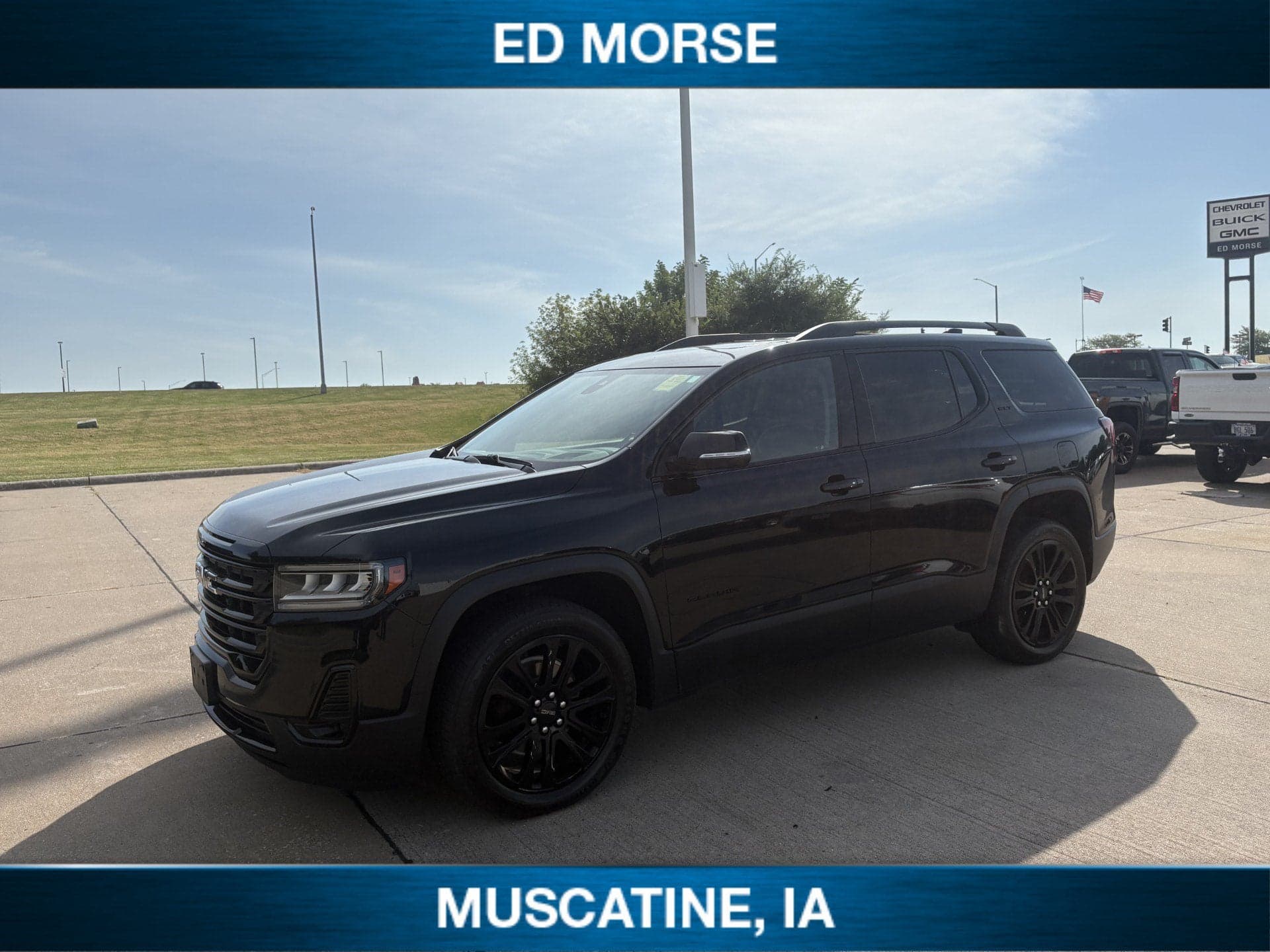 2022 GMC Acadia SLT — photo 1 of 5