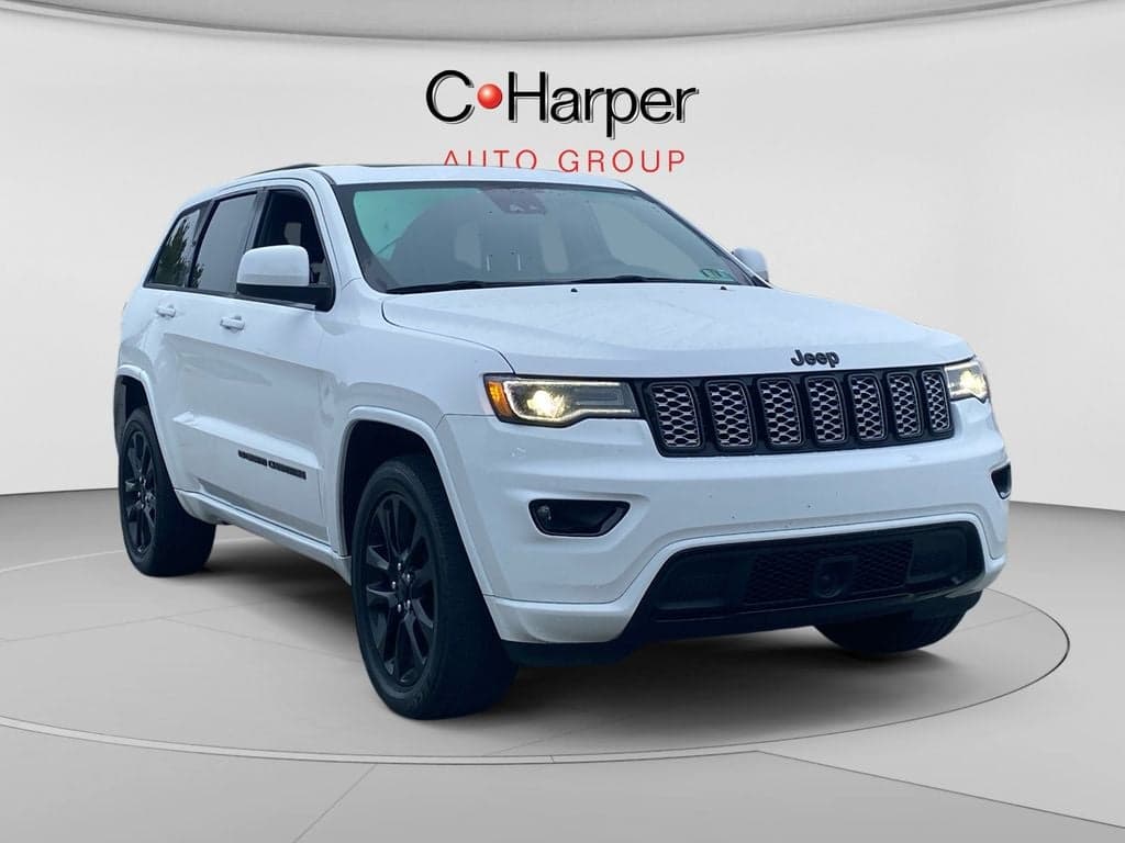 2022 Jeep Grand Cherokee WK Laredo X — photo 1 of 28