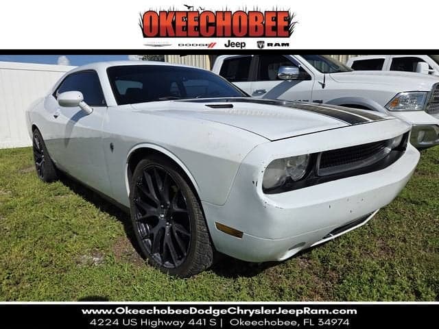 2013 Dodge Challenger SXT Plus — photo 1 of 5
