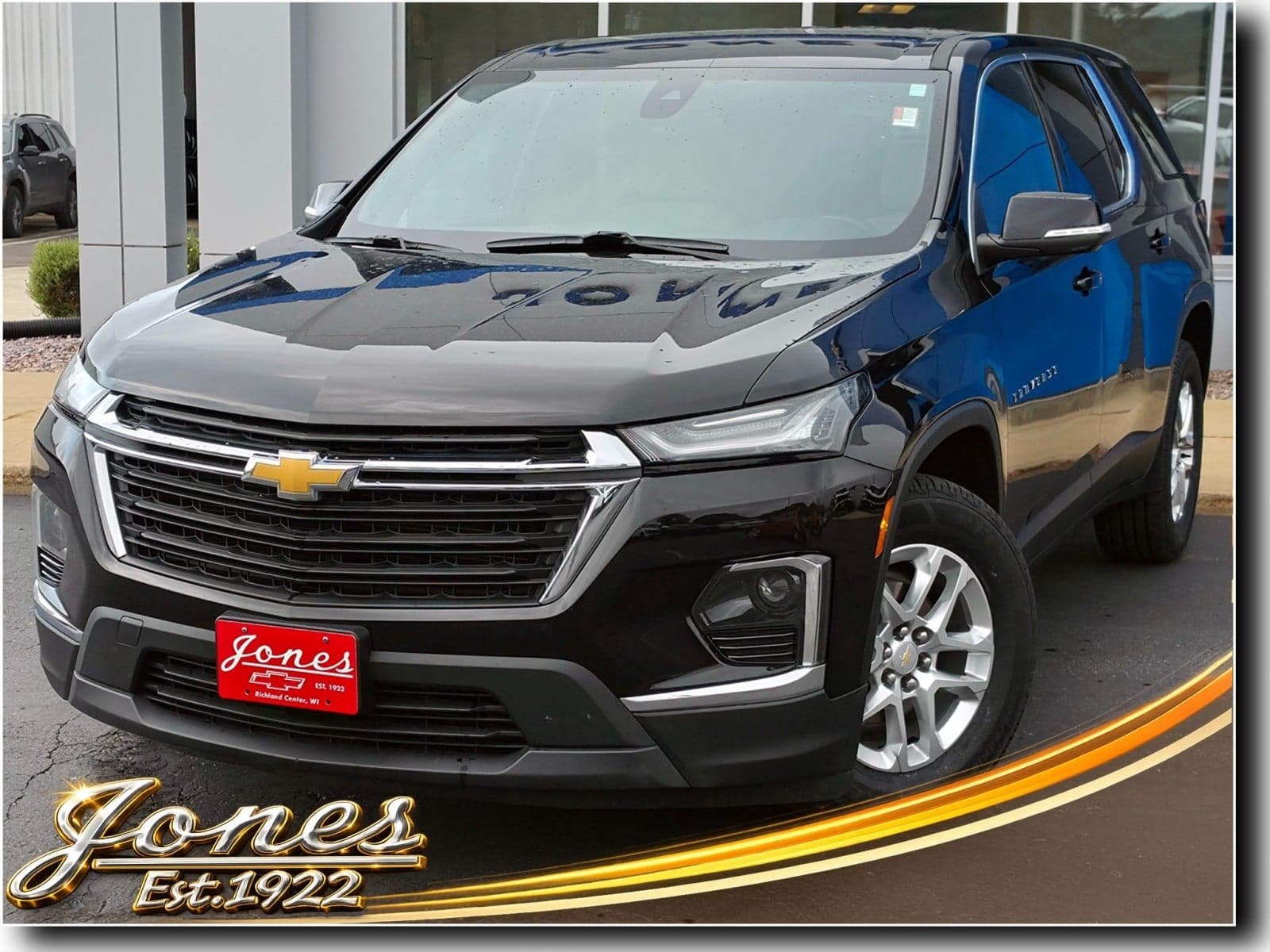 2022 Chevrolet Traverse LS — photo 1 of 50