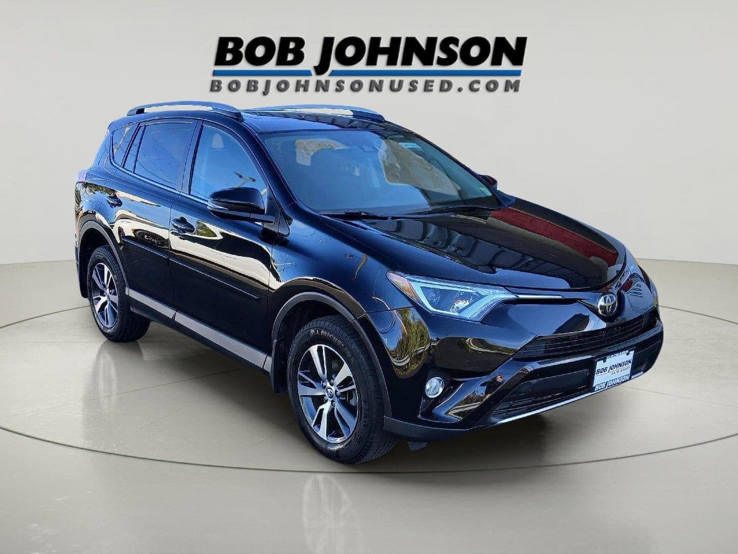 2018 Toyota RAV4 XLE — photo 1 of 36