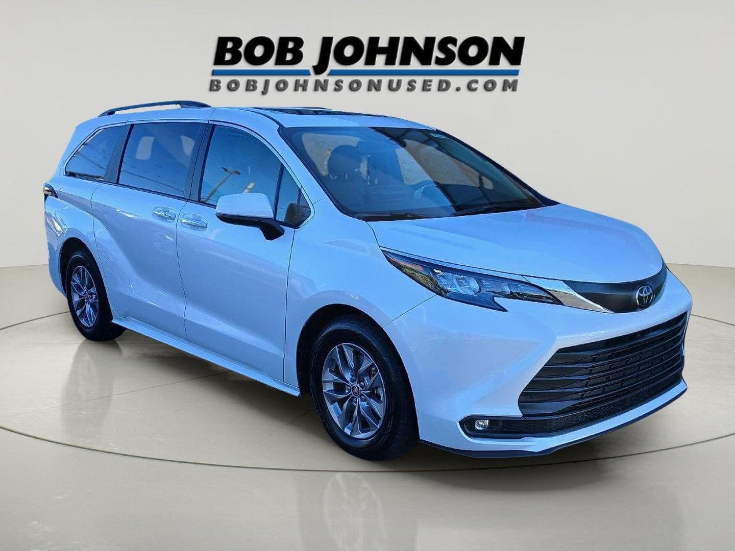 2026 Toyota Sienna XLE — photo 1 of 34