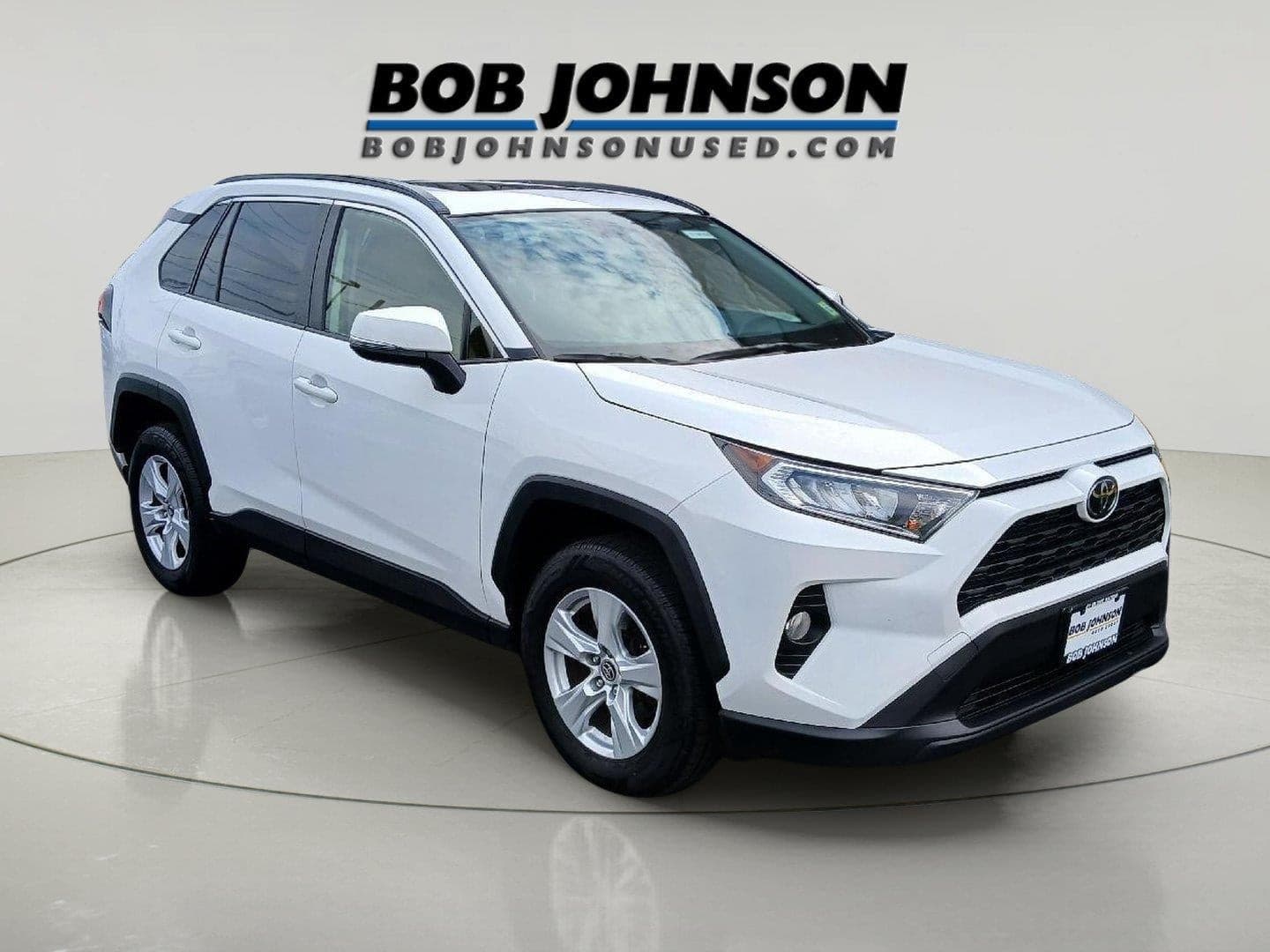 2020 Toyota RAV4 XLE — photo 1 of 33