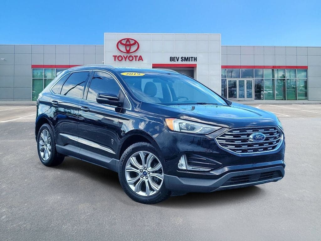 2019 Ford Edge Titanium — photo 1 of 31