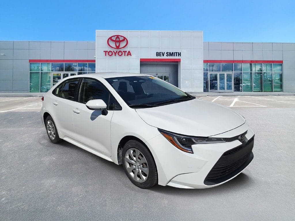 2023 Toyota Corolla LE — photo 1 of 5
