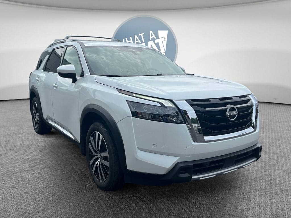 2025 Nissan Pathfinder Platinum — photo 1 of 24
