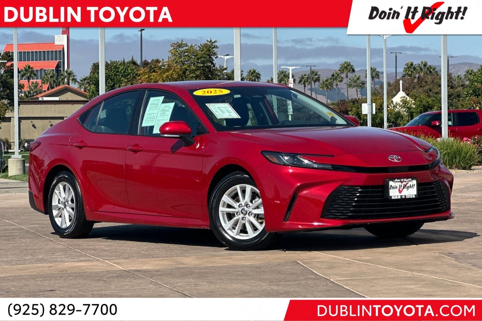 2025 Toyota Camry LE — photo 1 of 8