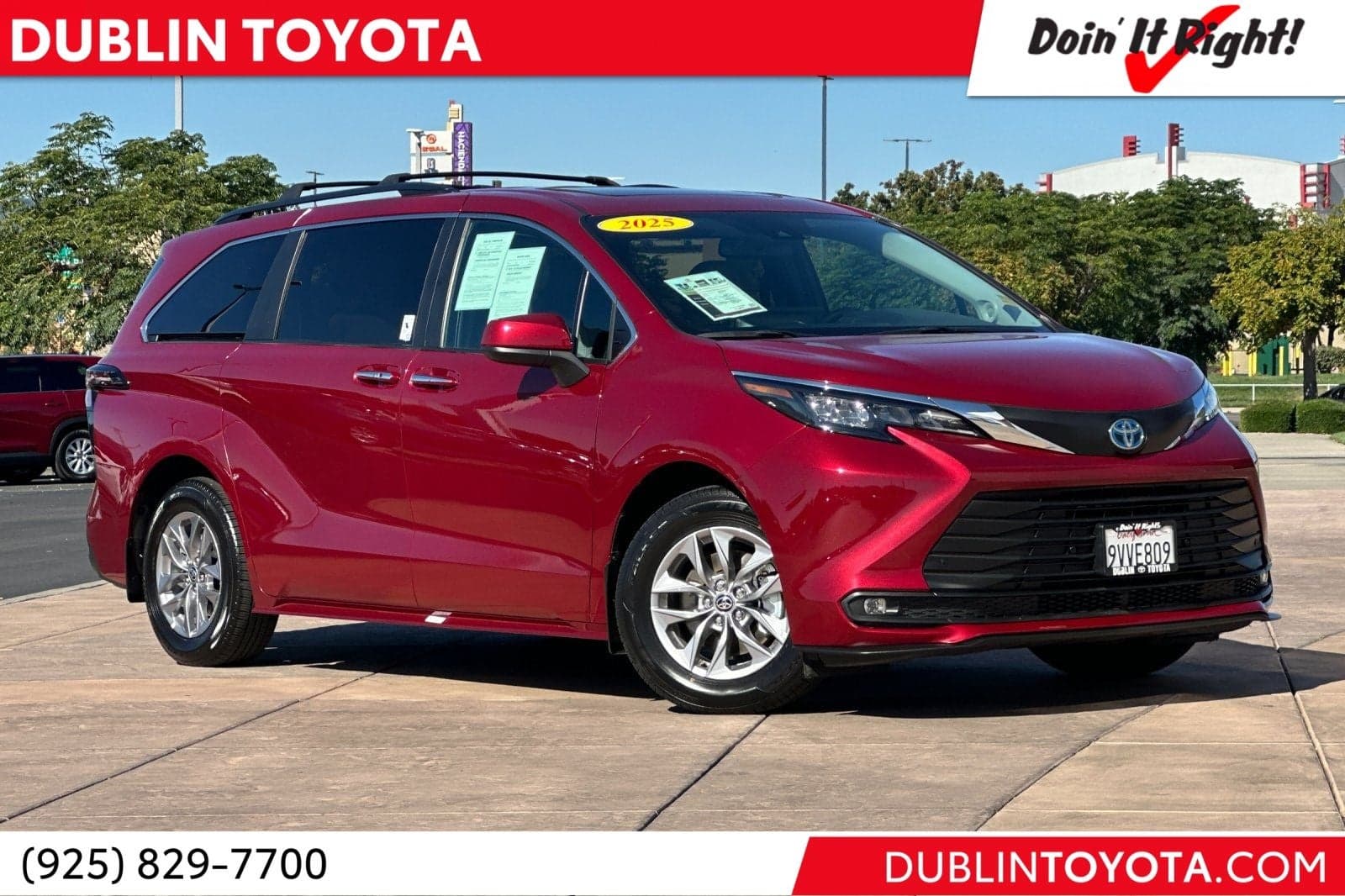 2025 Toyota Sienna XLE — photo 1 of 7