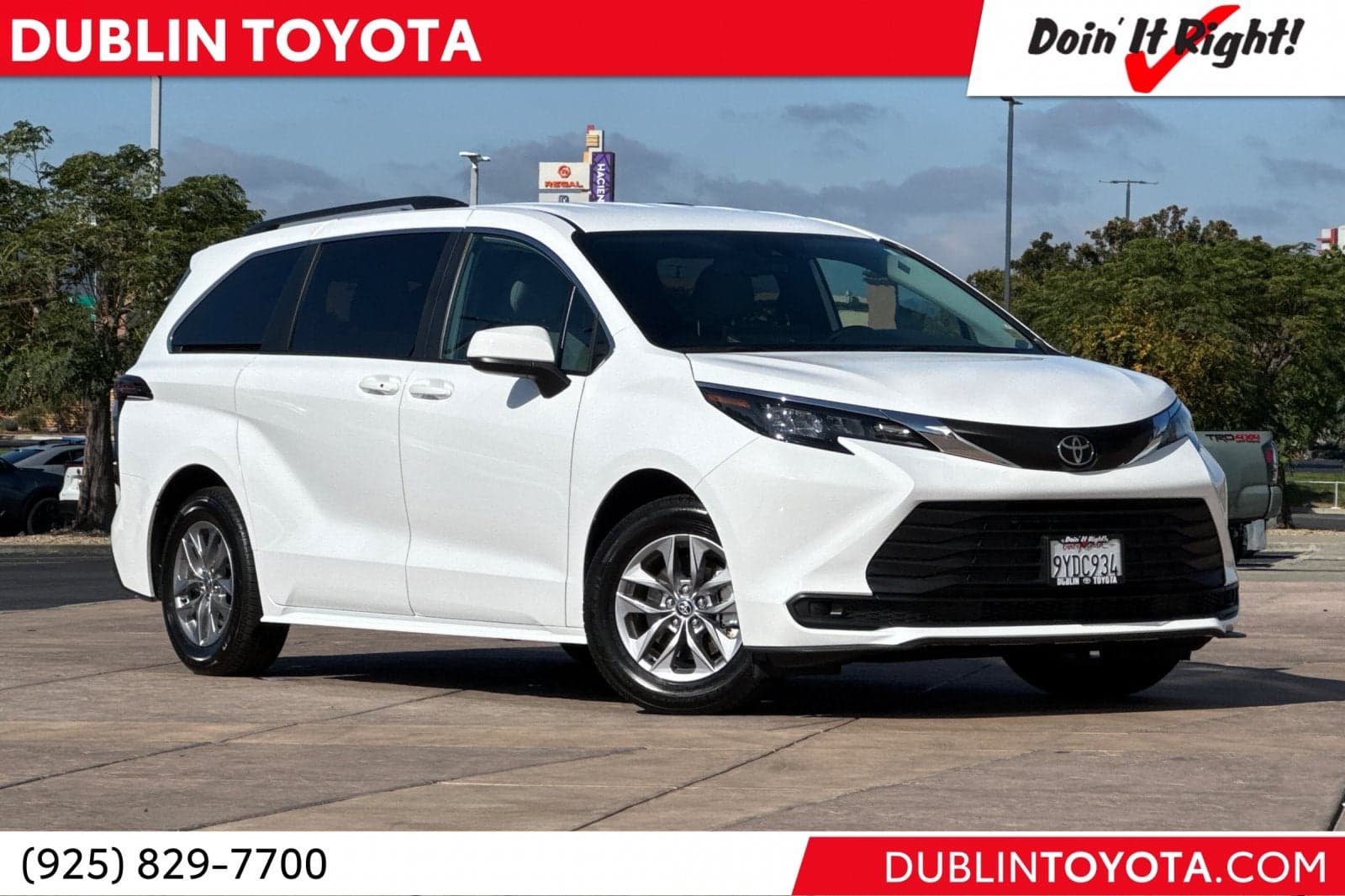 2026 Toyota Sienna LE — photo 1 of 22