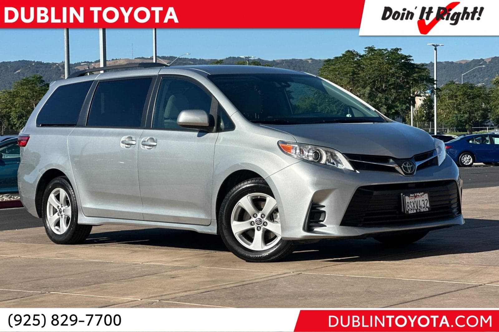 2020 Toyota Sienna LE — photo 1 of 7