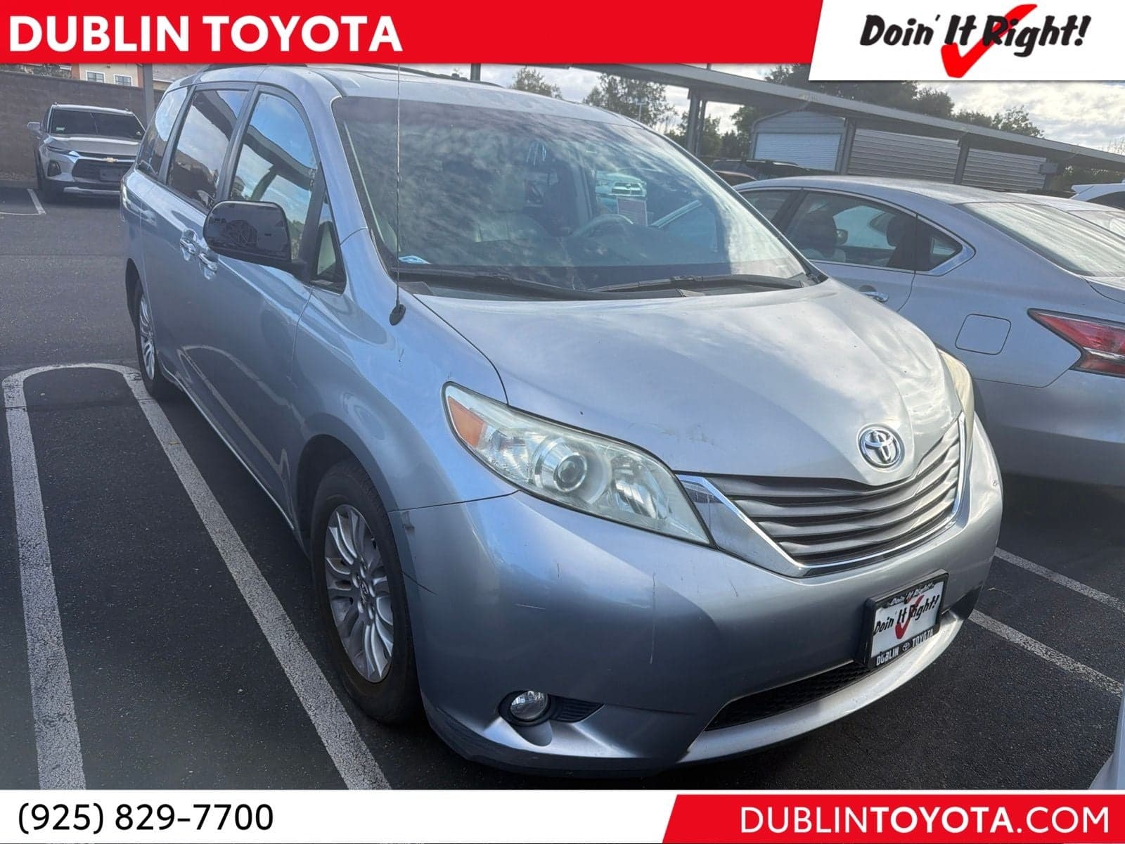 2013 Toyota Sienna XLE — photo 1 of 7