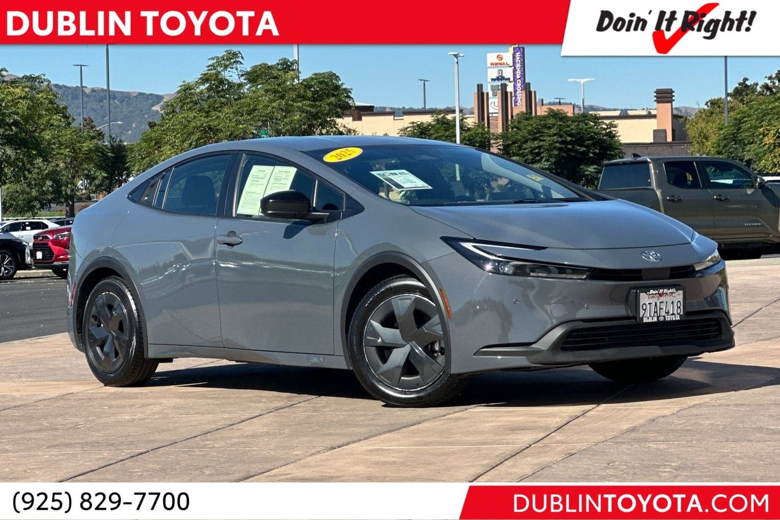 2025 Toyota Prius LE — photo 1 of 19
