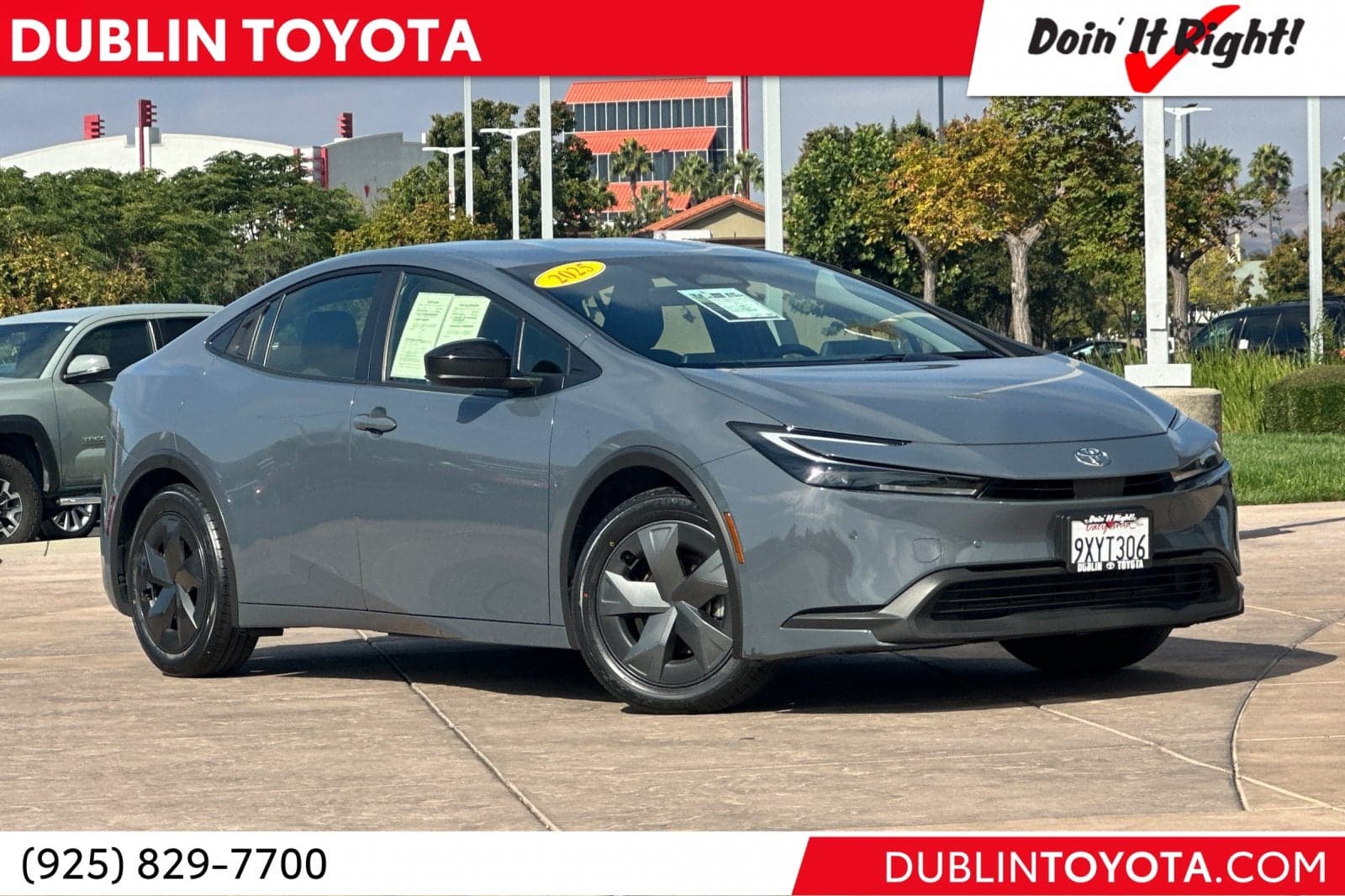2025 Toyota Prius LE — photo 1 of 44