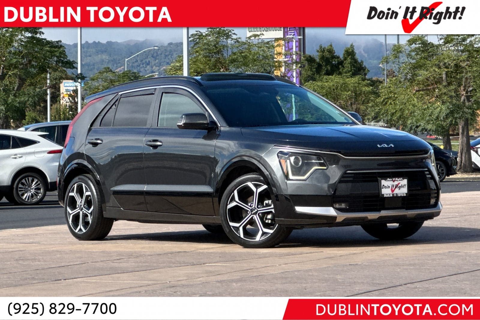 2024 Kia Niro EX Touring — photo 1 of 45