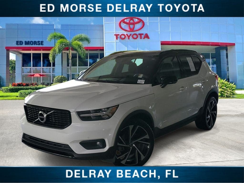 2022 Volvo XC40 R-Design — photo 1 of 32