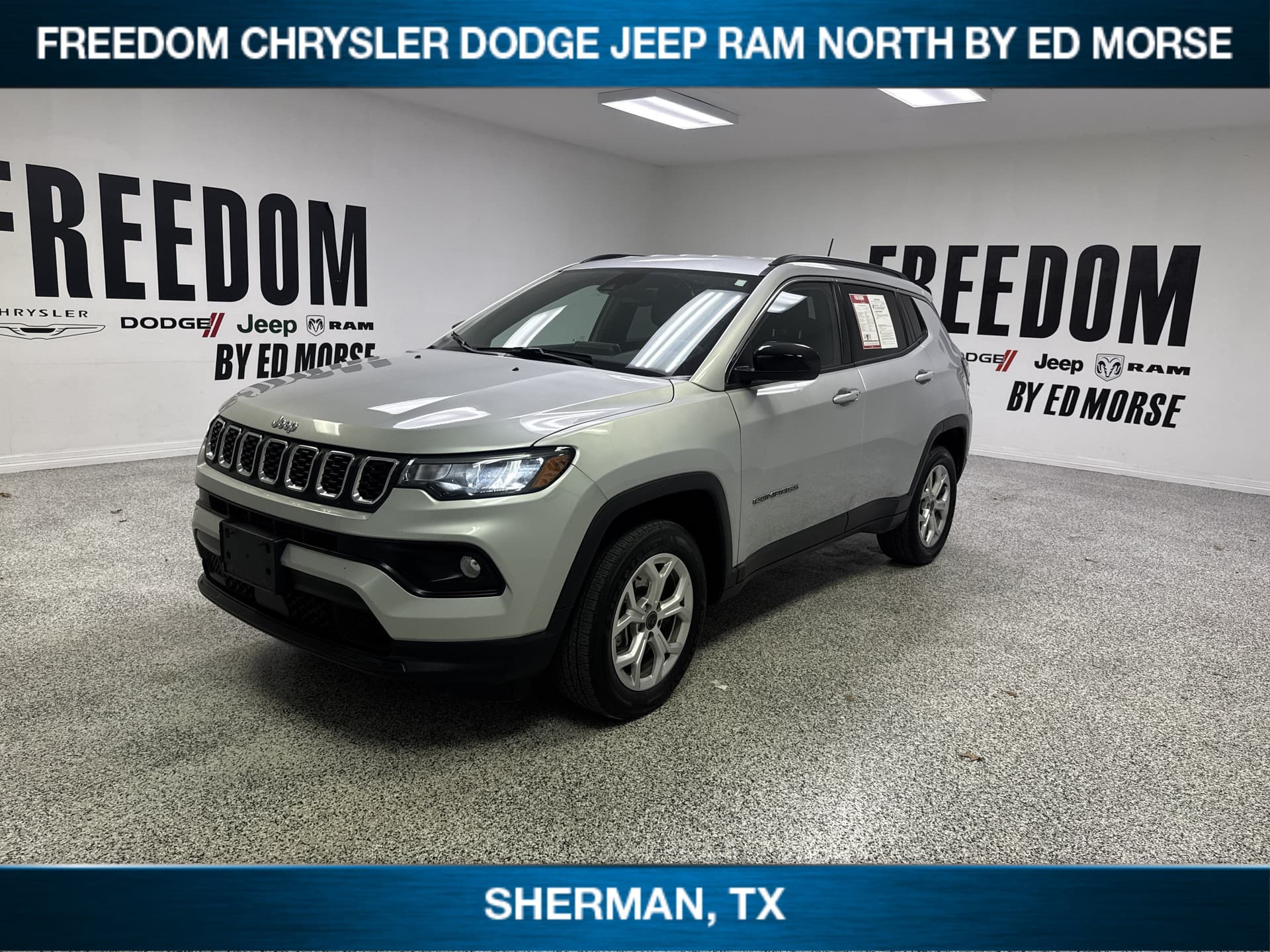 2025 Jeep Compass Latitude — photo 1 of 12