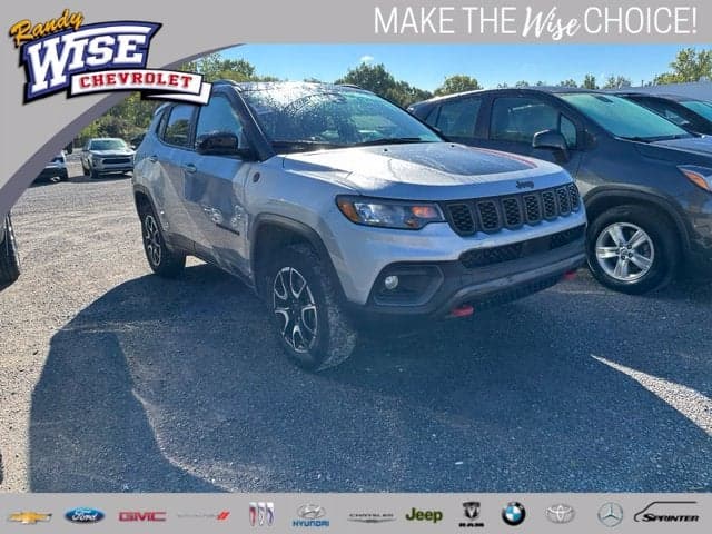 2025 Jeep Compass Trailhawk — photo 1 of 5