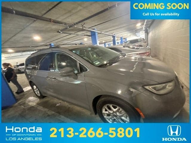 2022 Chrysler Pacifica Touring L — photo 1 of 16